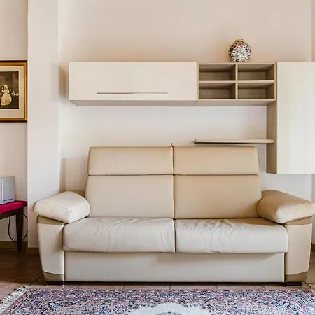 Cozy Castello Apartment
