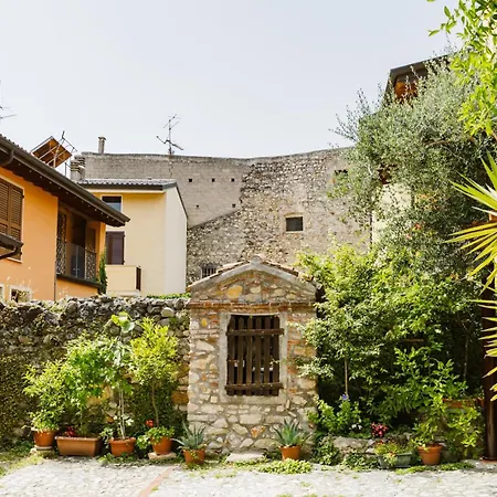 Cozy Castello Manerba del Garda